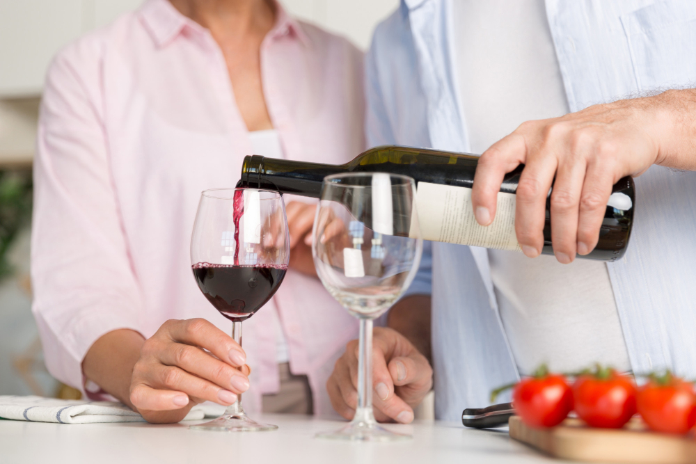 Cum să desfaci o sticlă de vin fără tirbușon