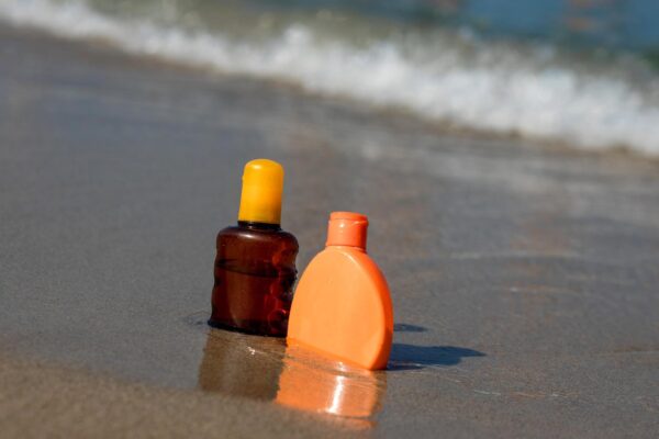 Loțiune solară SPF 30 sau SPF 50? Ce diferență este între ele