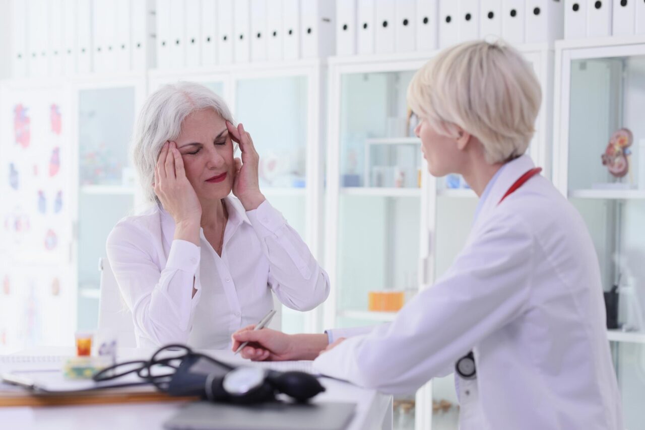 Amețeala în perimenopauză: când poate apărea și când trebuie investigată