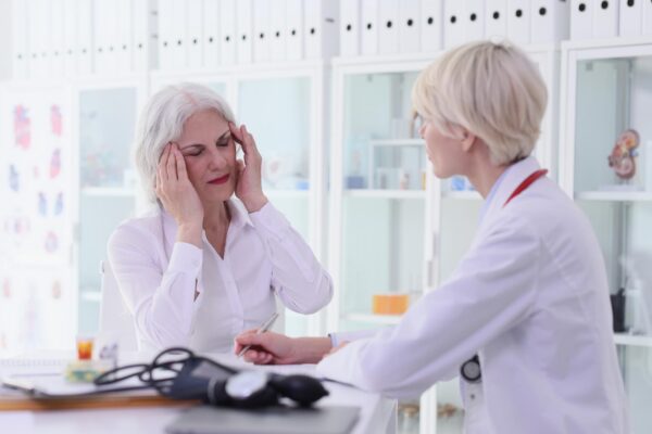 Amețeala în perimenopauză: când poate apărea și când trebuie investigată