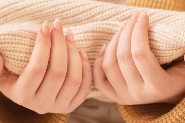Unghii ovale, pătrate sau migdală: cum alegi forma potrivită