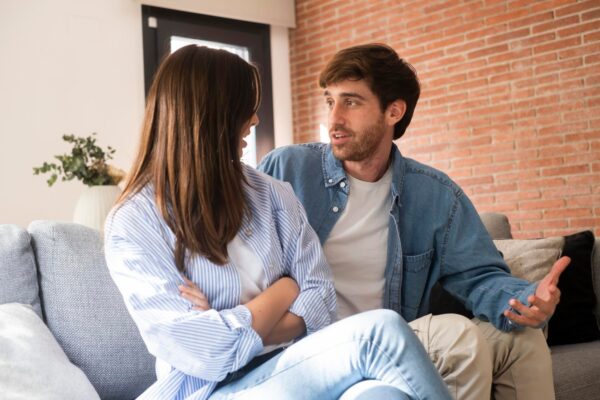 De ce ajungeți mereu la aceeași ceartă și ce puteți schimba în discuție